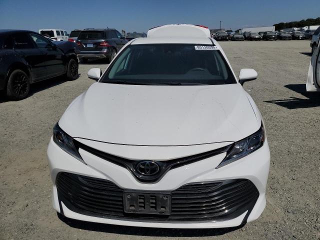 4T1B11HK3KU852626 - 2019 TOYOTA CAMRY L WHITE photo 5