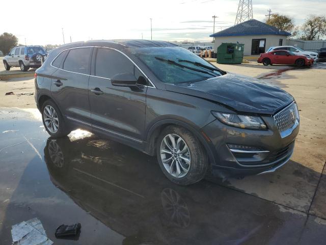 5LMCJ2C90KUL21976 - 2019 LINCOLN MKC SELECT Մոխրագույն լուսանկար 4