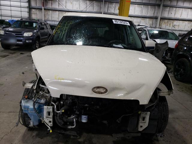 KNDJT2A59C7448735 - 2012 KIA SOUL WHITE photo 5