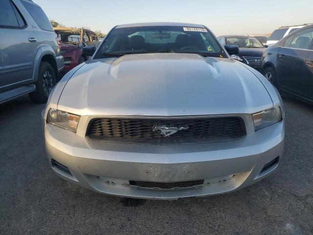 1ZVBP8AN6A5180356 - 2010 FORD MUSTANG SILVER photo 5