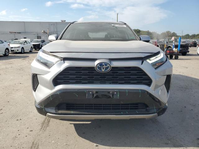 4T3T6RFV3PU119573 - 2023 TOYOTA RAV4 SE SILVER photo 5