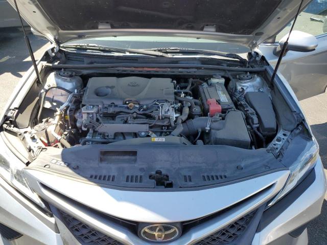 4T1B11HK6JU119470 - 2018 TOYOTA CAMRY L SILVER photo 11