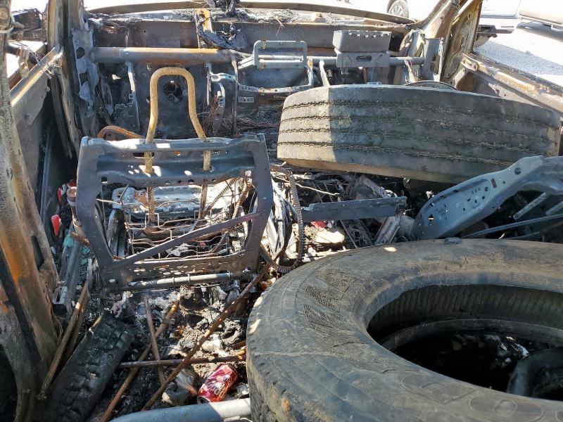 3C6UR5CL9GG247752 - 2016 RAM 2500 ST 烧焦的 照片 8