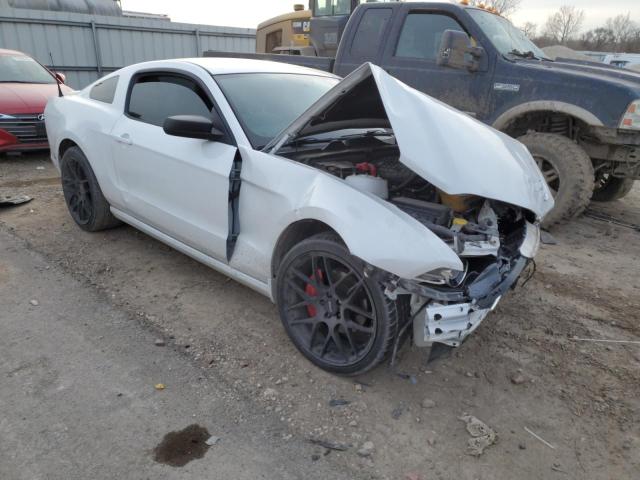 1ZVBP8AM4E5311409 - 2014 FORD MUSTANG WHITE photo 4