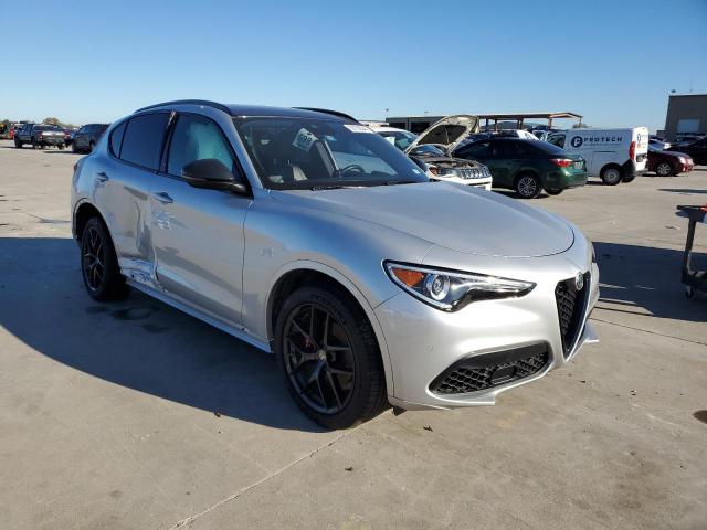 ZASPAKBN9L7C74297 - 2020 ALFA ROMEO STELVIO TI SILVER photo 4