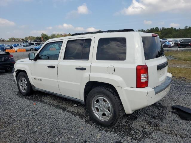 1J4FT28B19D110168 - 2009 JEEP PATRIOT SPORT WHITE photo 2
