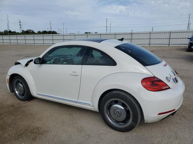 3VWJX7AT0DM605072 - 2013 VOLKSWAGEN BEETLE WHITE photo 2