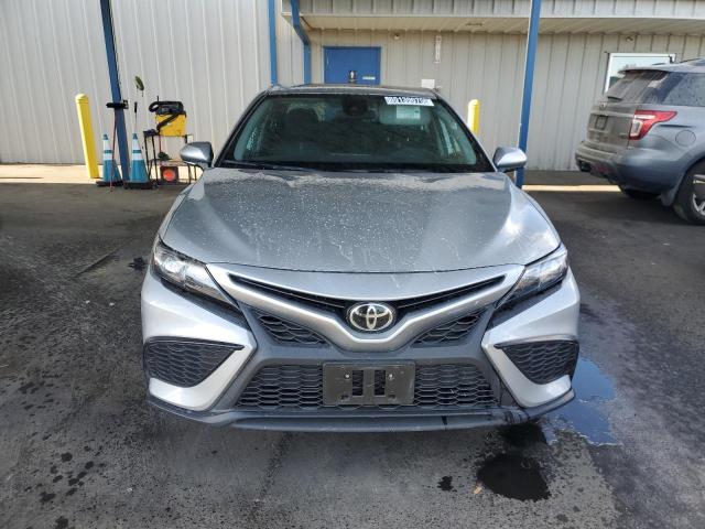 4T1G11AK0RU238742 - 2024 TOYOTA CAMRY SE NIGHT SHADE SILVER photo 5