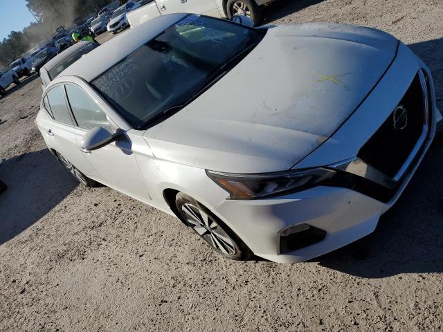 1N4BL4DV5MN334732 - 2021 NISSAN ALTIMA SV WHITE photo 4