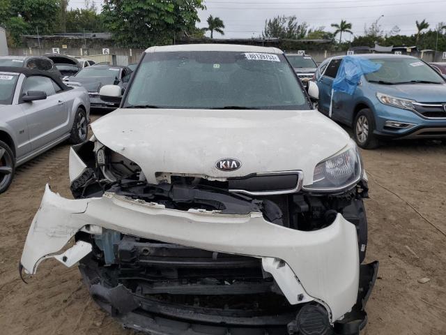 KNDJN2A22G7850053 - 2016 KIA SOUL WHITE photo 5