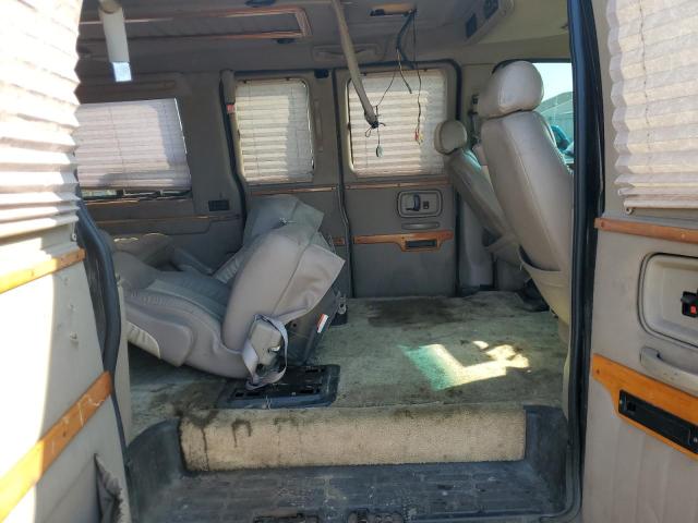 1GBFG15T151208182 - 2005 CHEVROLET EXPRESS G1 BLACK photo 11