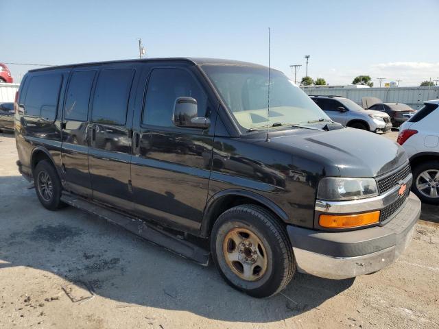1GBFG15T151208182 - 2005 CHEVROLET EXPRESS G1 BLACK photo 4