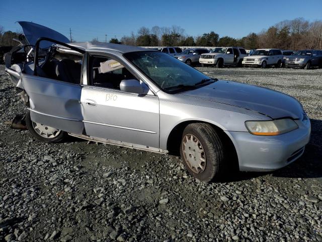 1HGCG554X1A063511 - 2001 HONDA ACCORD LX SILVER photo 4