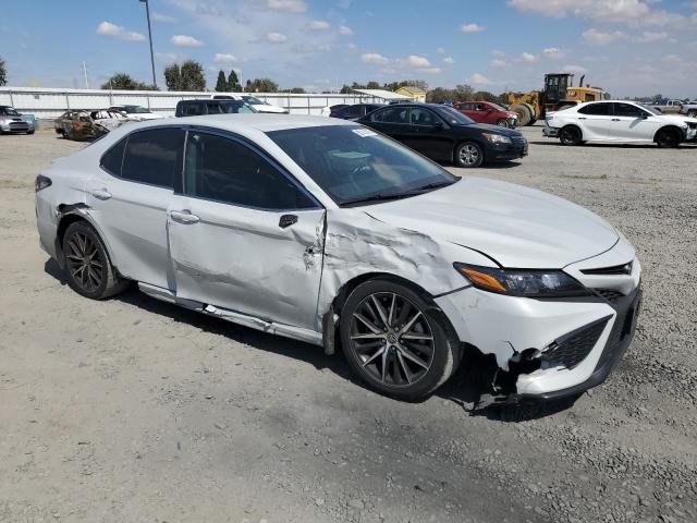 4T1T11AK2NU070563 - 2022 TOYOTA CAMRY SE თეთრი ფოტო 4
