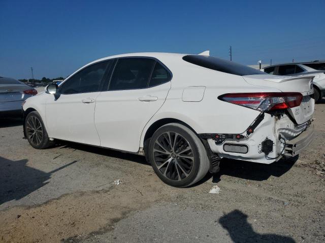 4T1B11HK6JU642195 - 2018 TOYOTA CAMRY L WHITE photo 2