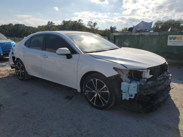 4T1B11HK6JU642195 - 2018 TOYOTA CAMRY L WHITE photo 4