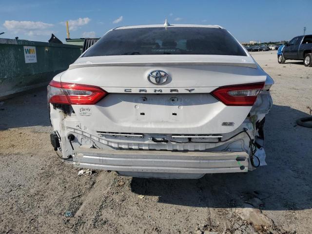 4T1B11HK6JU642195 - 2018 TOYOTA CAMRY L WHITE photo 6