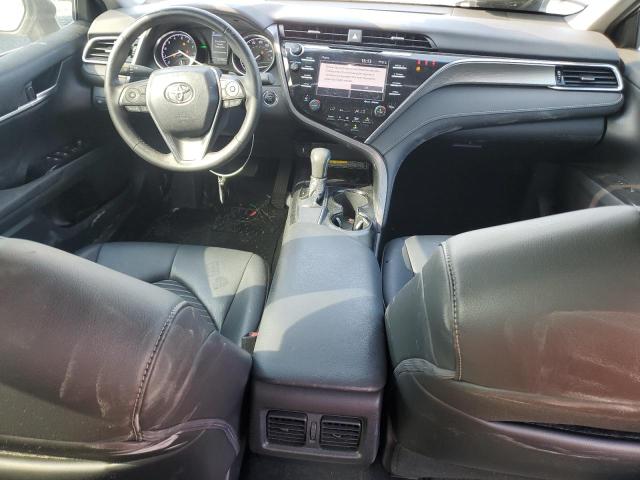 4T1B11HK6JU642195 - 2018 TOYOTA CAMRY L WHITE photo 8