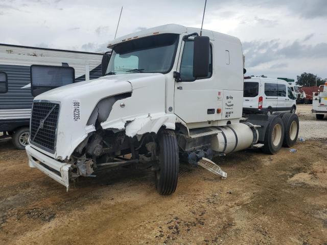 4V4NC9GH67N464277 - 2007 VOLVO VN VNL WHITE photo 2