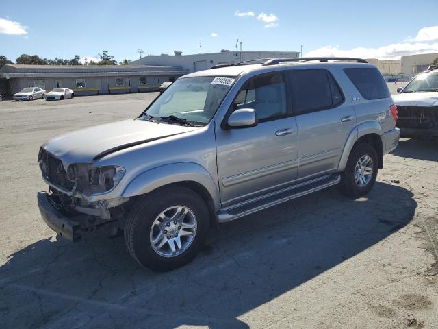 2004 TOYOTA SEQUOIA SR5, 