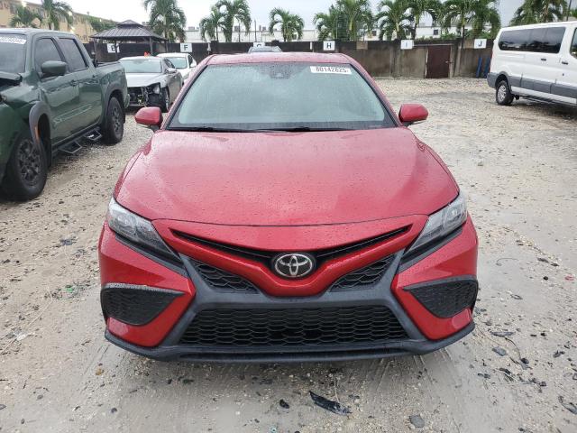 4T1G11AK5NU498662 - 2022 TOYOTA CAMRY SE 红色 照片 5