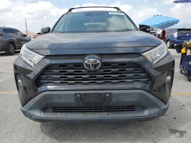 2T3W1RFV8LW079304 - 2020 TOYOTA RAV4 XLE 黑色 照片 5