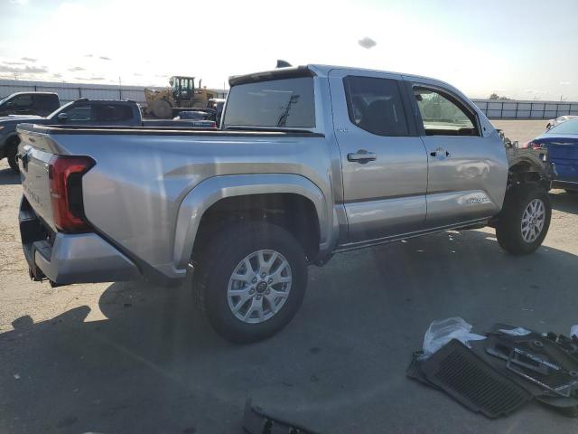 3TMLB5JN6SM167736 - 2025 TOYOTA TACOMA DOUBLE CAB 银色 照片 3