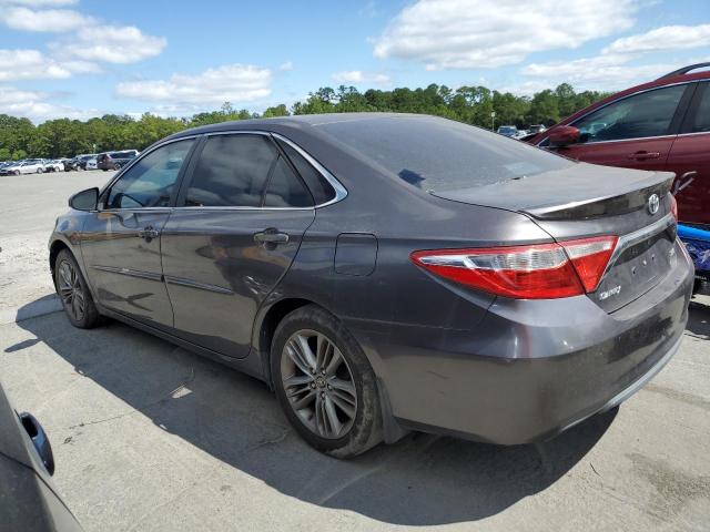 4T1BF1FK4FU489568 - 2015 TOYOTA CAMRY LE 灰色 照片 2
