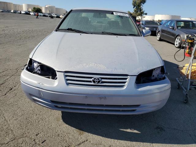 JT2BG22K5W0202221 - 1998 TOYOTA CAMRY CE SILVER photo 5