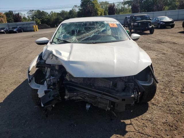 1VWAT7A33GC057957 - 2016 VOLKSWAGEN PASSAT S Weiß Foto 5