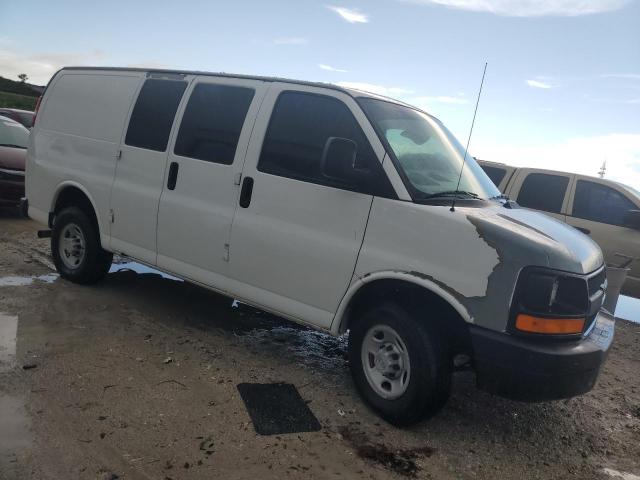 1GCGG25C581170577 - 2008 CHEV EXPRESS G2500 WHITE photo 4