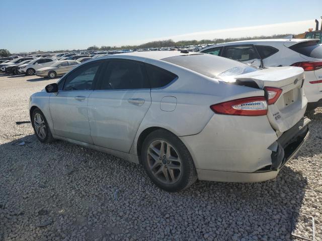 3FA6P0H72FR100123 - 2015 FORD FUSION SE WHITE photo 2