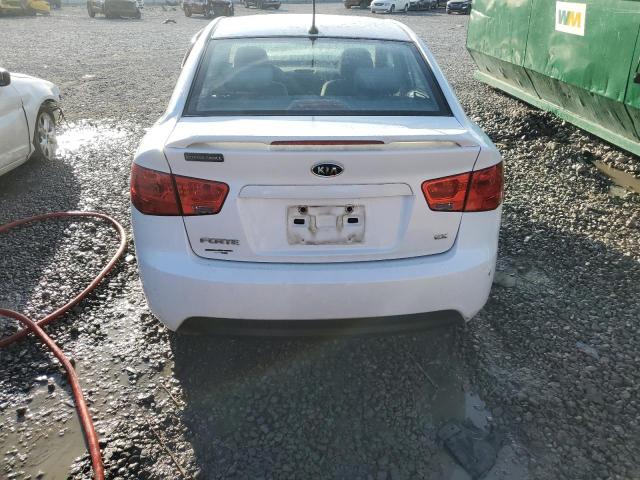 KNAFU4A28B5353112 - 2011 KIA FORTE EX WHITE photo 6