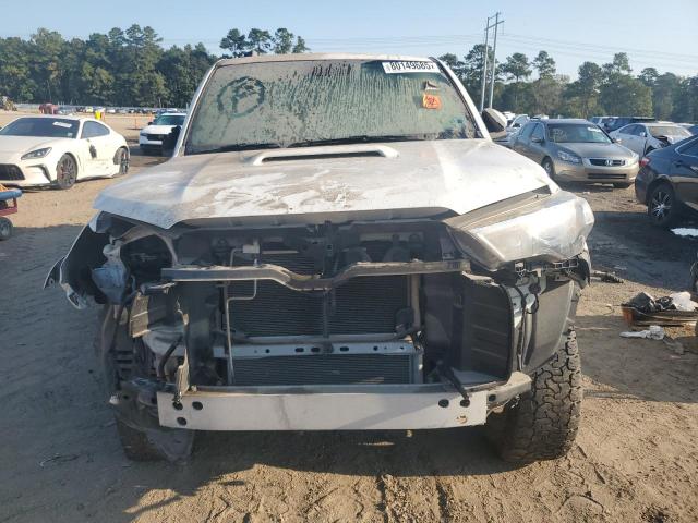 JTEBU5JR8K5717576 - 2019 TOYOTA 4RUNNER SR5/SR5 PREMIUM Weiß Foto 5