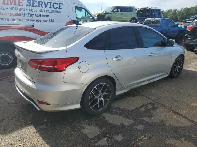 1FADP3F22GL208032 - 2016 FORD FOCUS SE SILVER photo 3