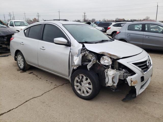 3N1CN7AP9JL869819 - 2018 NISSAN VERSA S SILVER photo 4