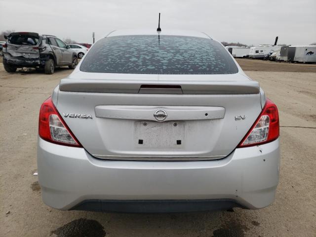 3N1CN7AP9JL869819 - 2018 NISSAN VERSA S SILVER photo 6