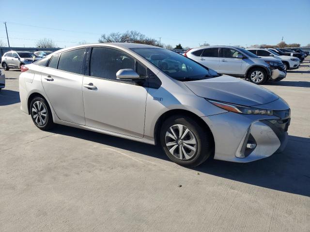 JTDKARFP0J3092497 - 2018 TOYOTA PRIUS PRIM SILVER photo 4