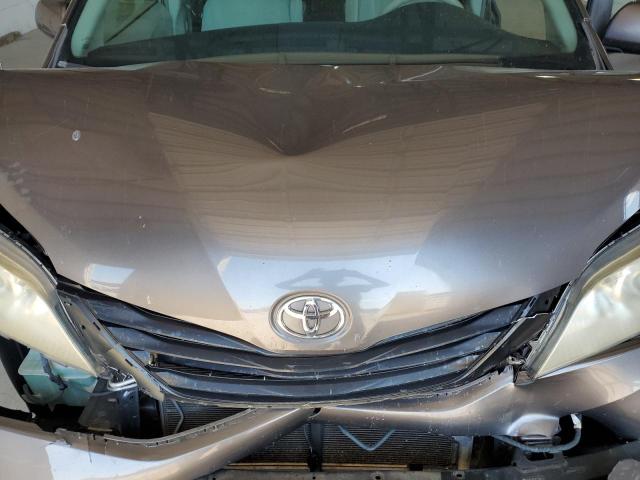 5TDKK3DC9CS199575 - 2012 TOYOTA SIENNA LE 灰色 照片 12