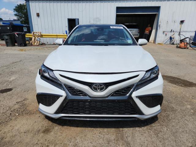 4T1K61AK8PU796475 - 2023 TOYOTA CAMRY XSE WHITE photo 5