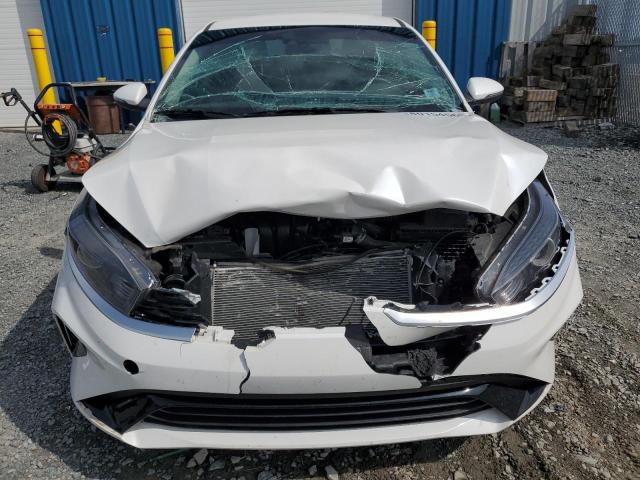 3KPF34AD7RE839819 - 2024 KIA FORTE EX WHITE photo 5