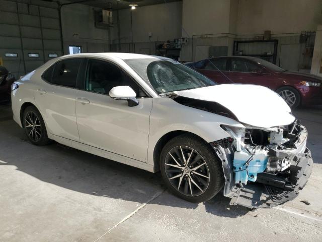 4T1G11AK9NU636378 - 2022 TOYOTA CAMRY SE WHITE photo 4
