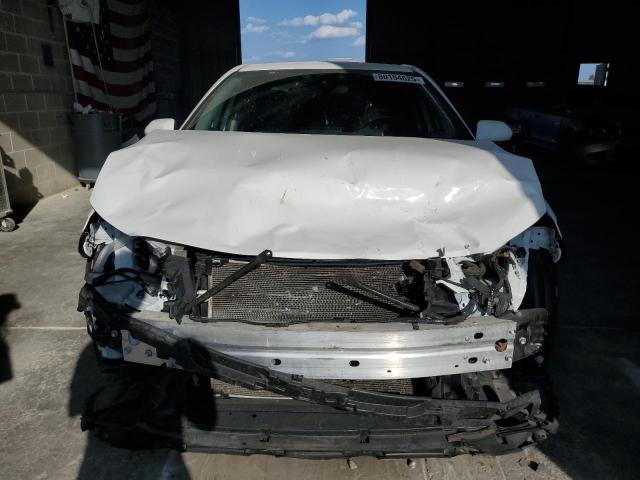 4T1G11AK9NU636378 - 2022 TOYOTA CAMRY SE WHITE photo 5