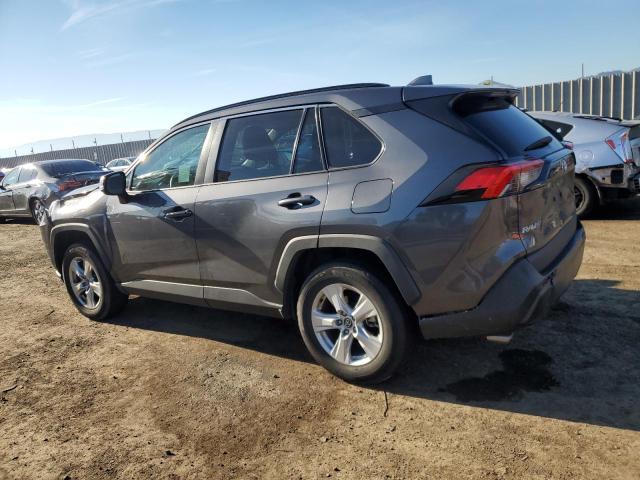 2T3P1RFV3MW147689 - 2021 TOYOTA RAV4 XLE GRAY photo 2