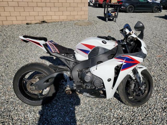 JH2SC59118M000965 - 2008 HONDA CBR1000 RR WHITE photo 9