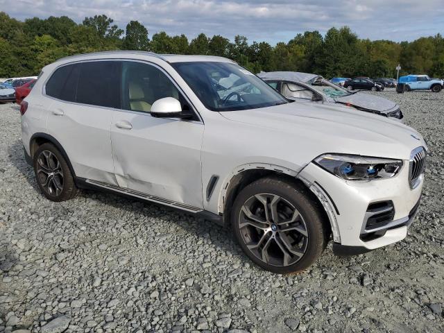 5UXCR4C07M9E71944 - 2021 BMW X5 SDRIVE 40I WHITE photo 4