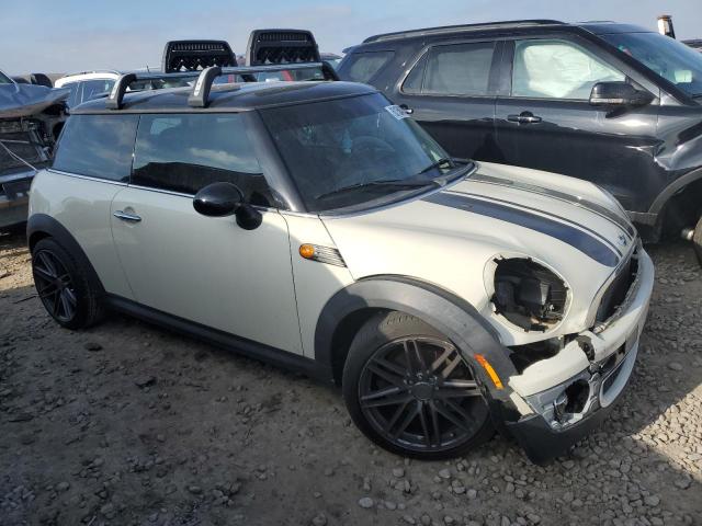 WMWMF3C56ATZ25131 - 2010 MINI COOPER WHITE photo 4