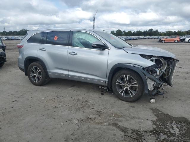 5TDJKRFH6GS284225 - 2016 TOYOTA HIGHLANDER XLE 银色 照片 4