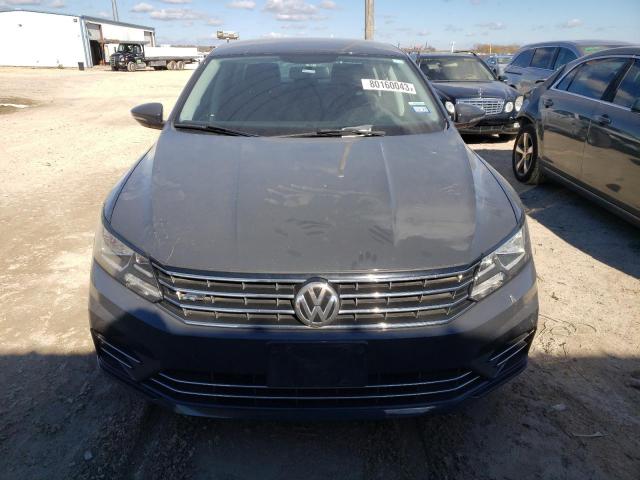 1VWDT7A35HC031519 - 2017 VOLKSWAGEN PASSAT R-LINE Grau Foto 5