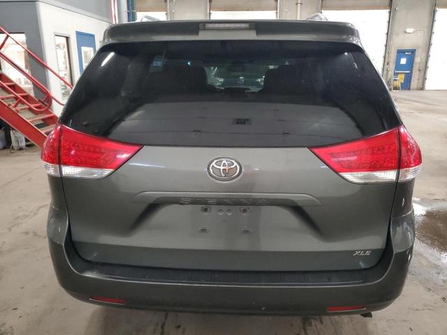 5TDYK3DC0CS232036 - 2012 TOYOTA SIENNA XLE GRAY photo 6